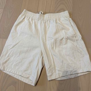 ジーユー(GU)のGU ホワイト　ショートパンツ(ショートパンツ)