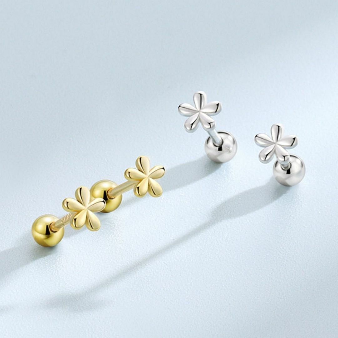 ピアス　ステンレス　金属アレルギー対応　ネジ式　花　ゴールド　ボディピアス レディースのアクセサリー(ピアス)の商品写真