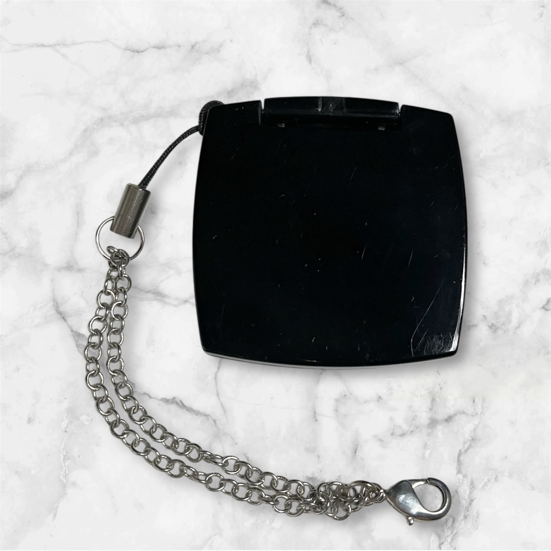 美品❤︎CHANEL シャネル コンパクト ミニミラー ノベルティ チェーン付 黒 美品❤︎CHANEL シャネル コンパクト ミニミラー ノベルティ