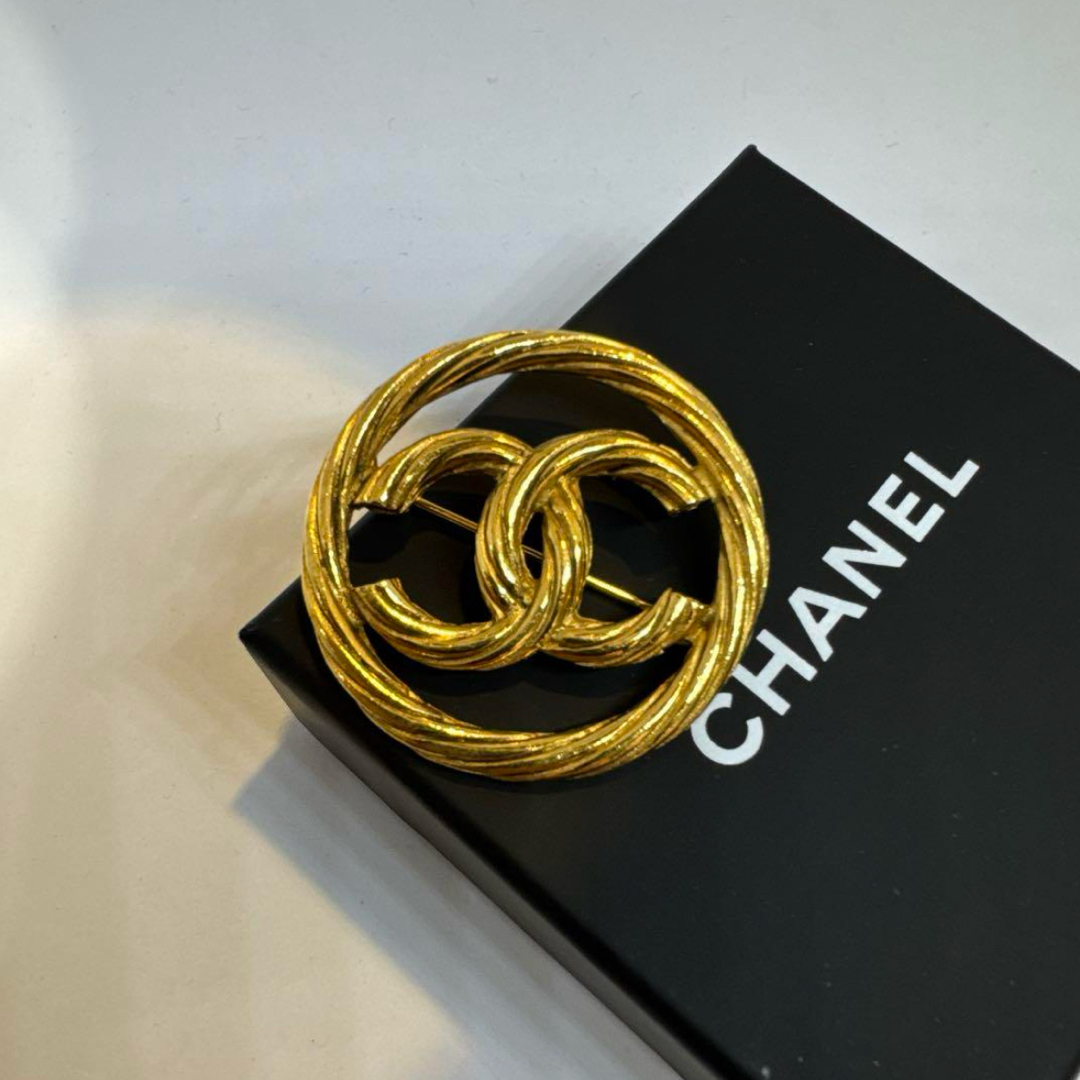CHANEL - 【美品】CHANELゴールドツイスト ブローチ CC ココマーク ヴィンテージ
