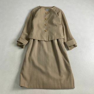 イヴサンローラン(Yves Saint Laurent)のイヴサンローラン　スーツ　セットアップ ノーカラー ヴィンテージ ベージュ(スーツ)