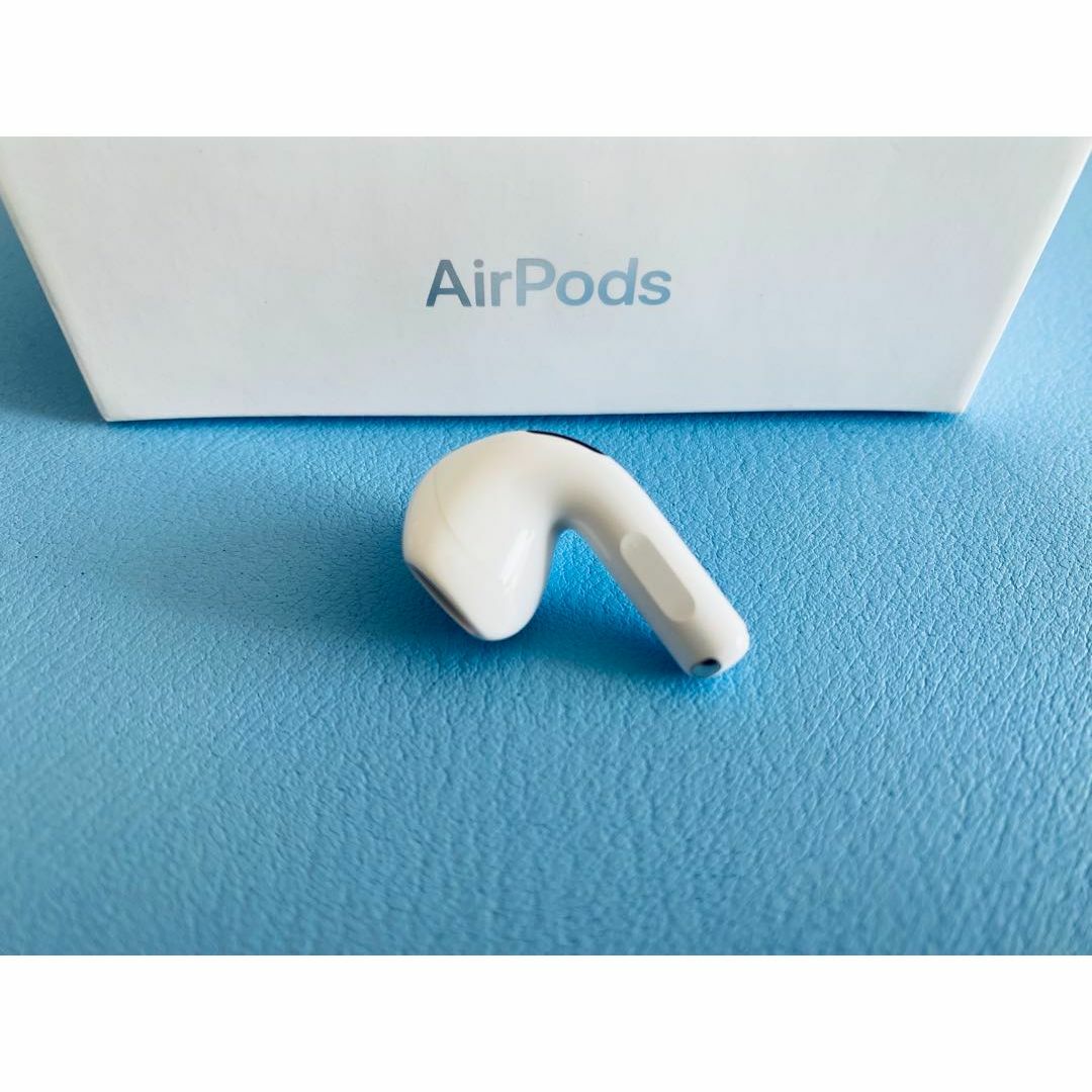 Apple(アップル)のAirPods 第4世代  L片耳 左耳のみ イヤホン  A3056 スマホ/家電/カメラのオーディオ機器(ヘッドフォン/イヤフォン)の商品写真