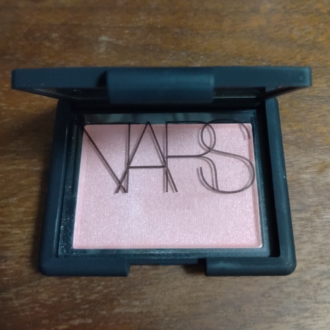 NARS(ナーズジャパン)のNARS ハイライティングブラッシュパウダー 5136 コスメ/美容のベースメイク/化粧品(フェイスカラー)の商品写真
