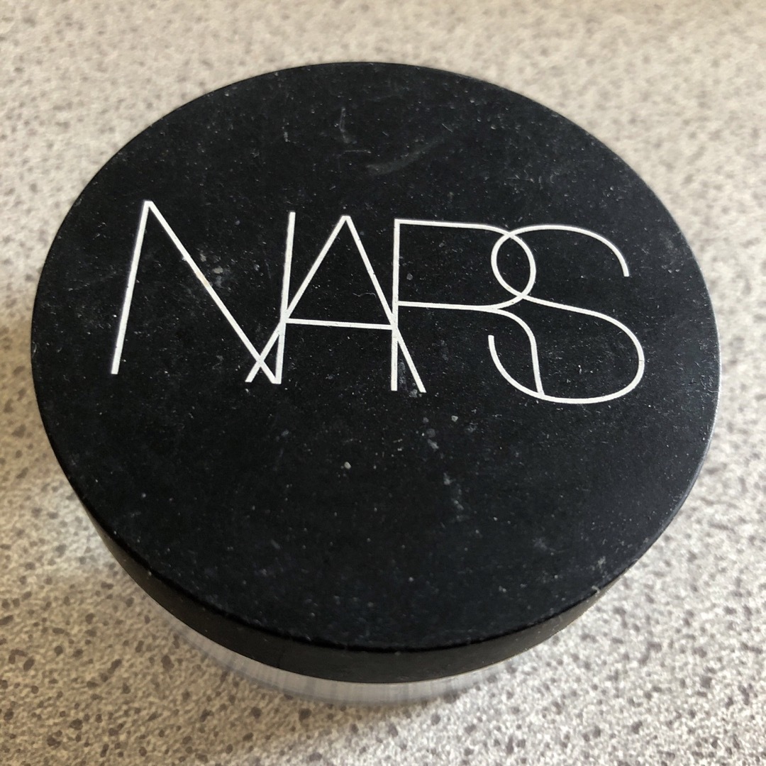 NARS(ナーズジャパン)のNARS トランスルーセントクリスタル ルースパウダー 10g コスメ/美容のベースメイク/化粧品(フェイスパウダー)の商品写真