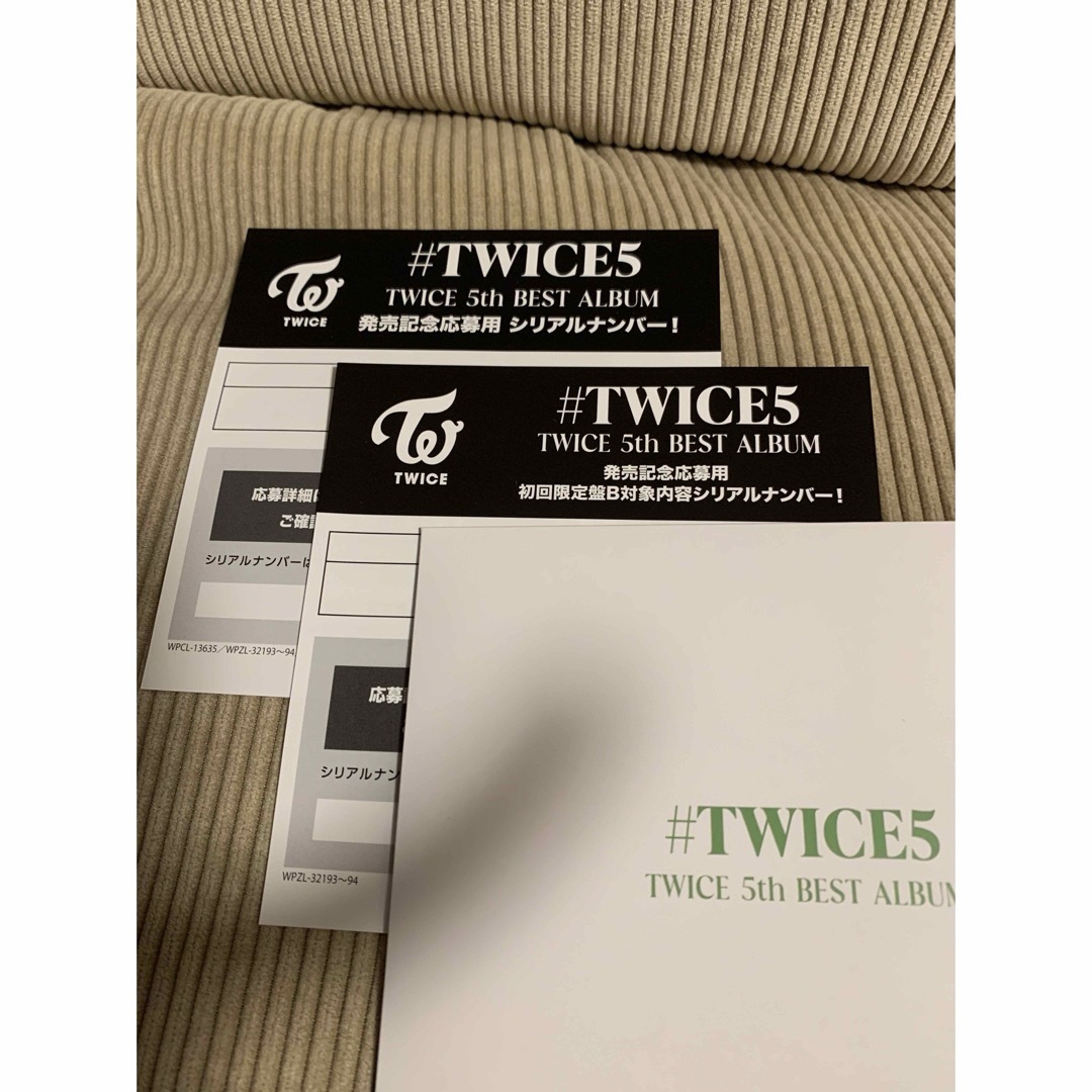 #TWICE5 シリアルナンバー 2枚 エンタメ/ホビーのCD(K-POP/アジア)の商品写真