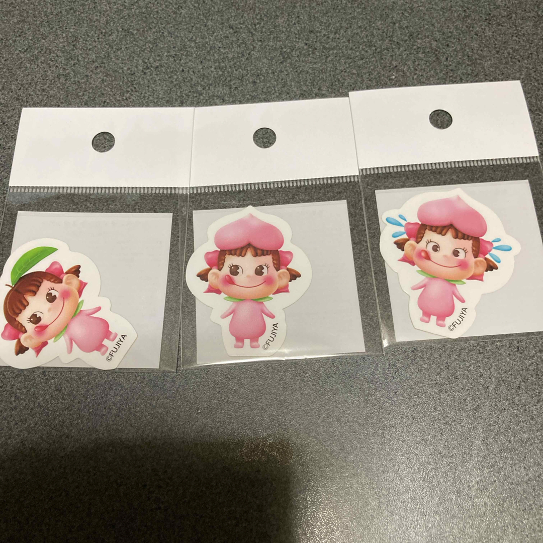 ももペコダイカットステッカー エンタメ/ホビーのおもちゃ/ぬいぐるみ(キャラクターグッズ)の商品写真