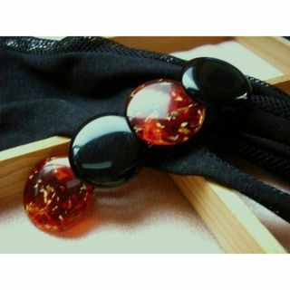 ファッションに引き締め感を添える・・・インパクト小物⑨(バレッタ/ヘアクリップ)