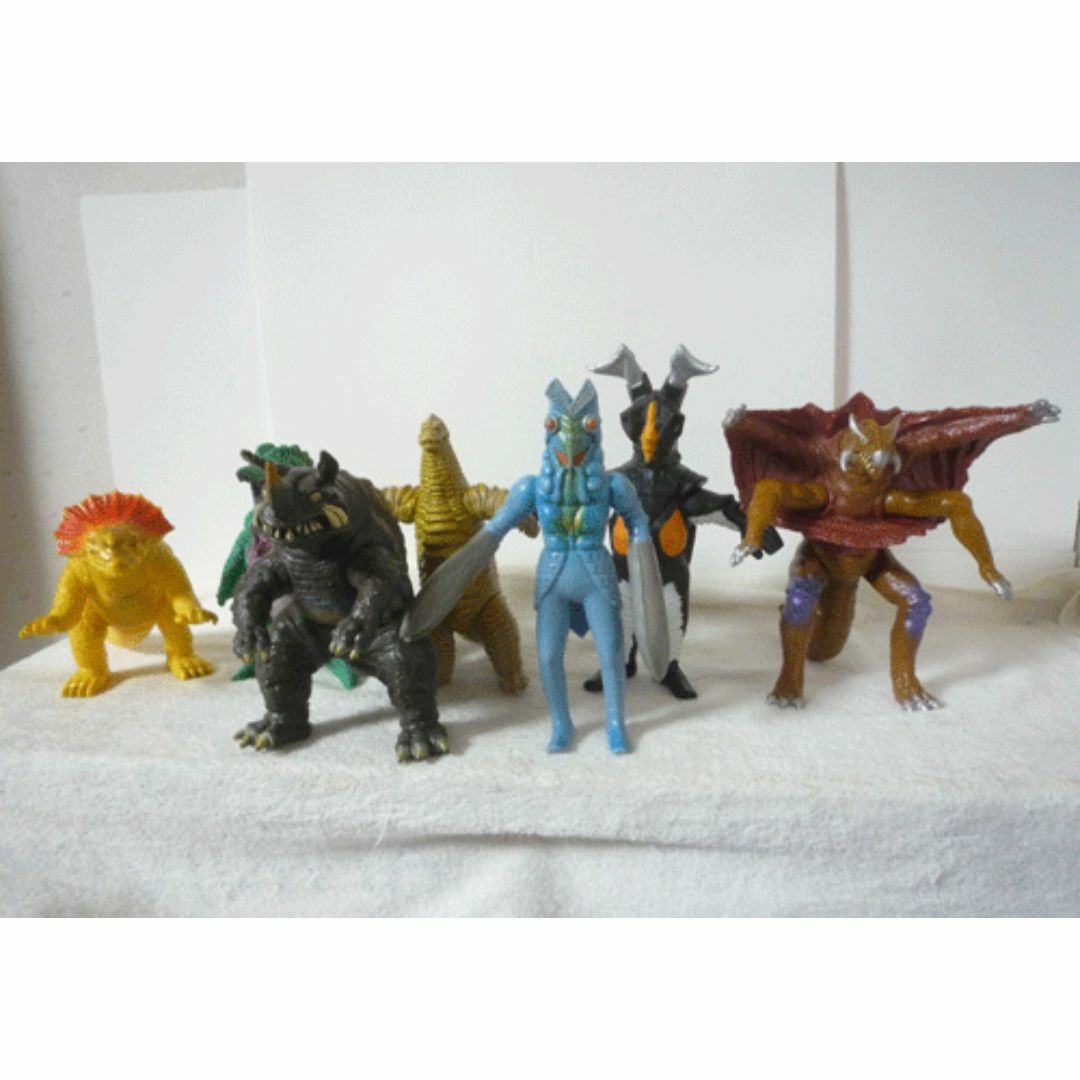 BANDAI(バンダイ)の希少　廃盤品　ウルトラマン　ウルトラ怪獣　ソフビ　７体セット　バンダイ エンタメ/ホビーのフィギュア(特撮)の商品写真