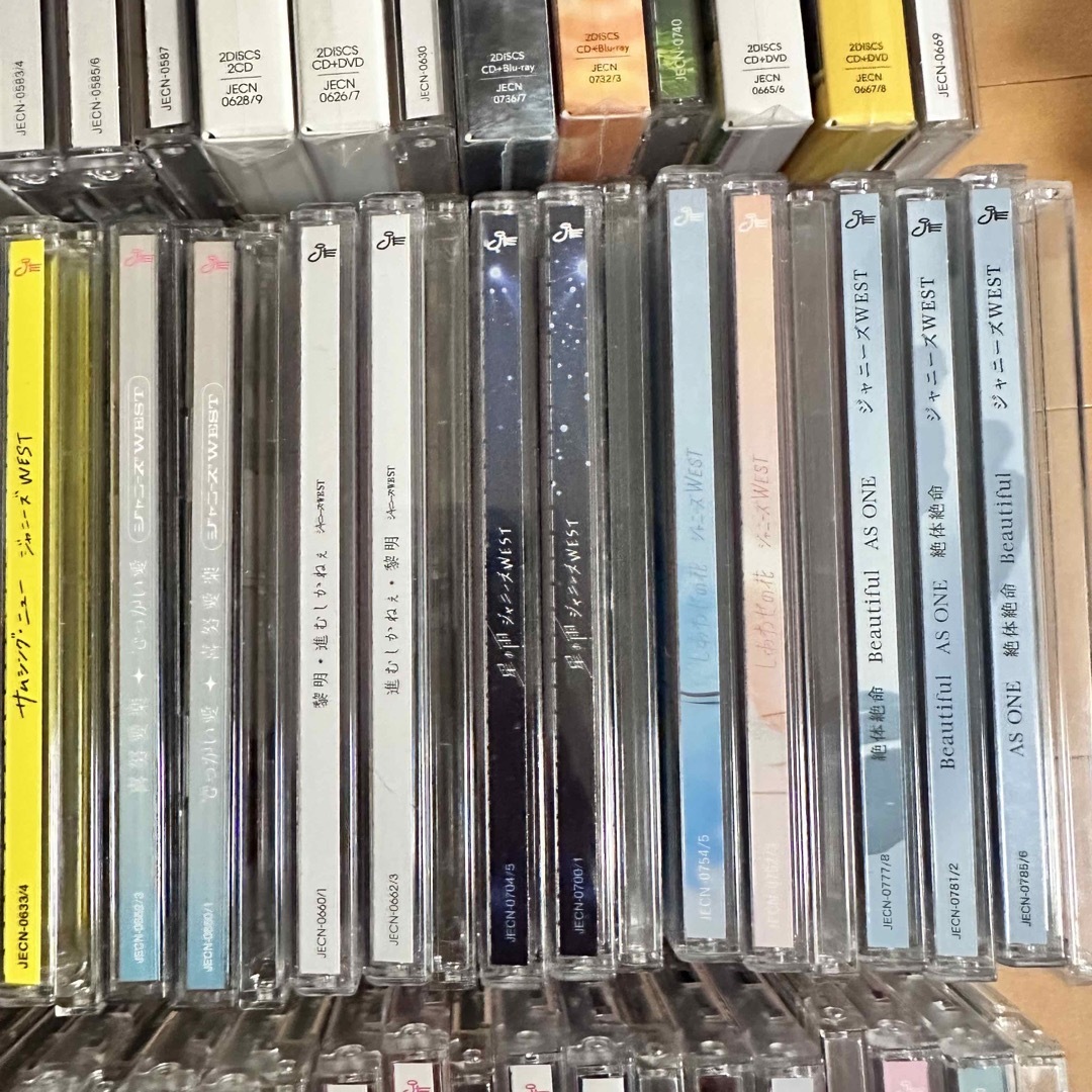 WEST. 歴代 CD シングル アルバム 90枚 まとめ売り ジャニーズの WEST. 歴代 CD シングル アルバム 90枚 まとめ売り ジャニーズの