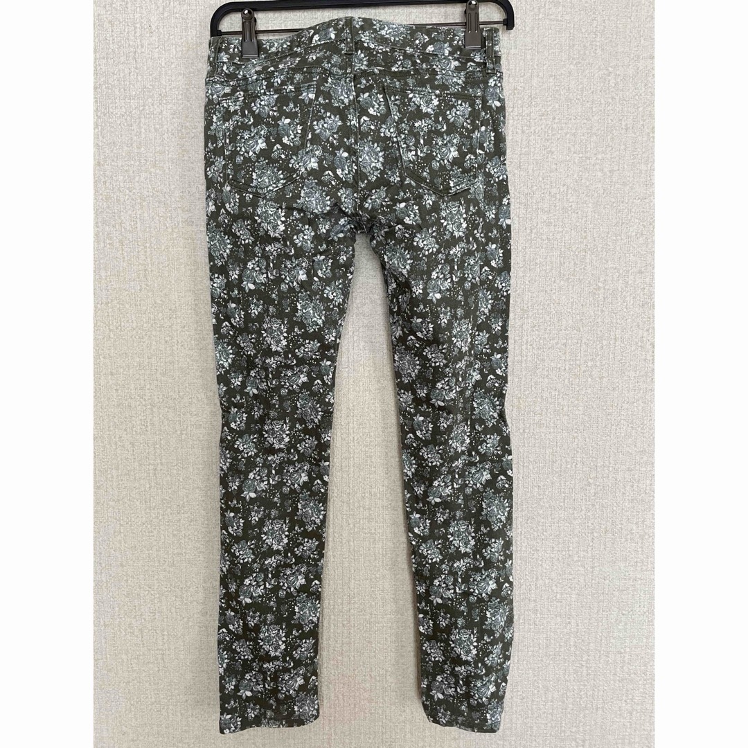 UNIQLO(ユニクロ)のスキニーデニム グリーン 花柄 ストレート　ジーンズ　ウエスト61 サイズS レディースのパンツ(デニム/ジーンズ)の商品写真