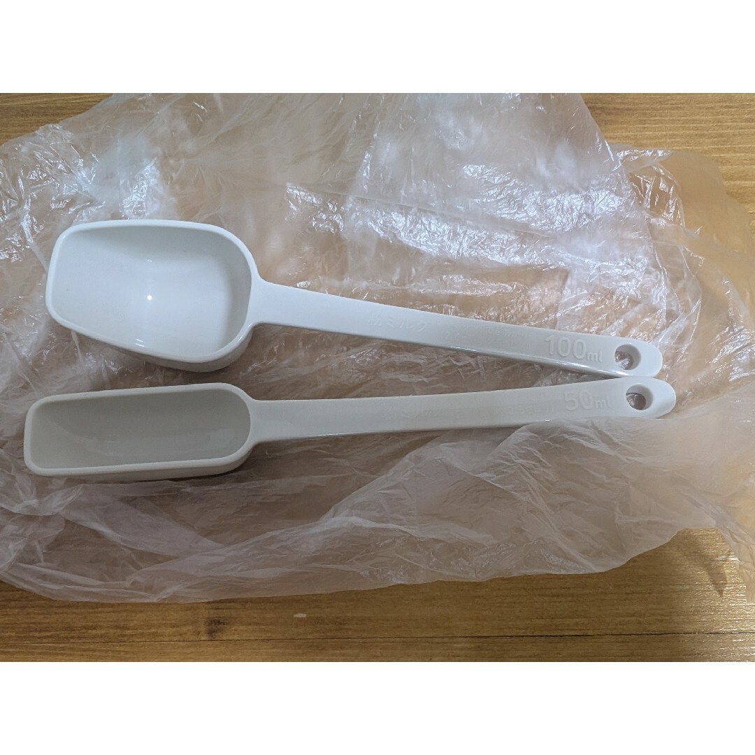 新品 ミルク 計量スプーン 50ml 100ml キッズ/ベビー/マタニティの授乳/お食事用品(離乳食調理器具)の商品写真