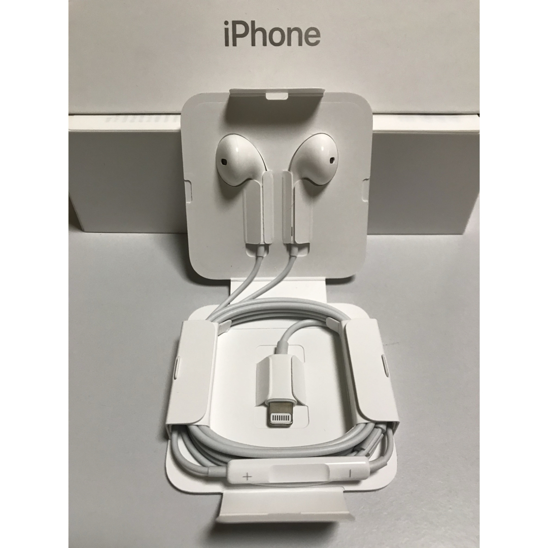 iPhone(アイフォーン)のApple純正iPhone7以降用イヤホン スマホ/家電/カメラのオーディオ機器(ヘッドフォン/イヤフォン)の商品写真