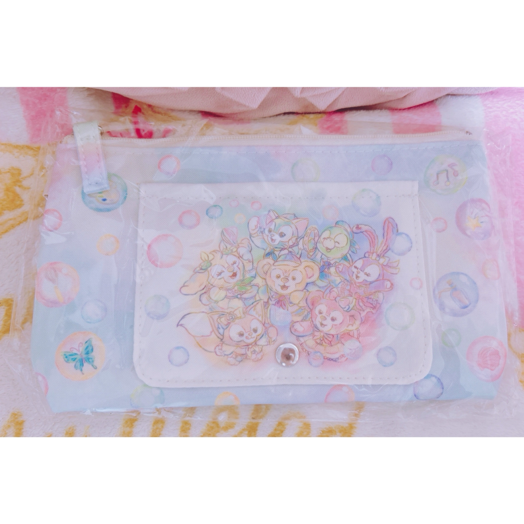 Disney(ディズニー)の20周年 カラフルハピネス おてふきキャリー ダッフィー エンタメ/ホビーのおもちゃ/ぬいぐるみ(キャラクターグッズ)の商品写真