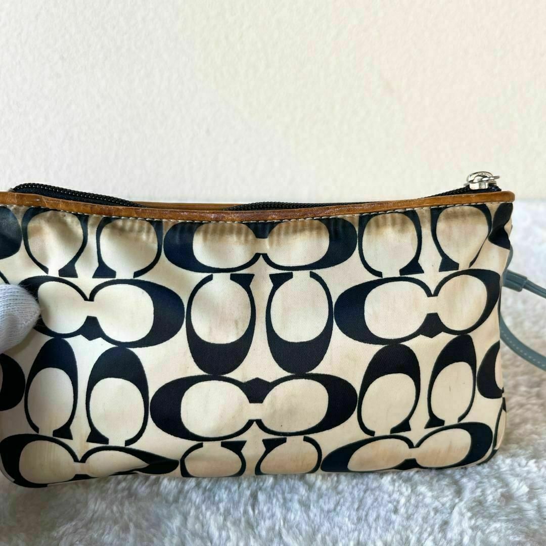 レア✨COACH コーチハンドバッグクラッチバッグブラック黒シグネチャー総柄 レディースのバッグ(ハンドバッグ)の商品写真