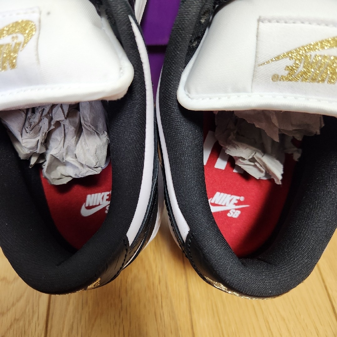 Supreme(シュプリーム)のSupreme Nike SB Dunk Low Gold Stars 27 メンズの靴/シューズ(スニーカー)の商品写真