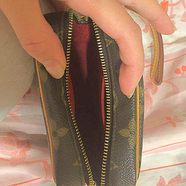 LOUIS VUITTON(ルイヴィトン)のLOIUS VUITTON✳︎【定価32760円】デジカメケース スマホ/家電/カメラのスマホアクセサリー(モバイルケース/カバー)の商品写真