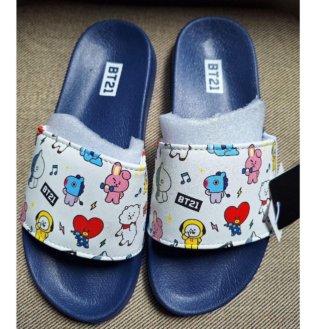 防弾少年団(BTS)(ボウダンショウネンダン)のBT21 サンダル M エンタメ/ホビーのタレントグッズ(アイドルグッズ)の商品写真
