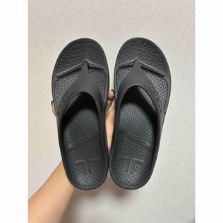 テリック(TELIC)の【厚底】W-FLIPFLOP - BLACK -(サンダル)