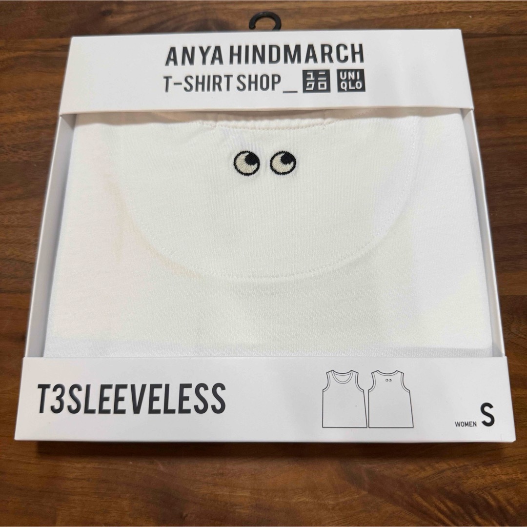 UNIQLO(ユニクロ)の【新品未使用】ユニクロ アニヤハインドマーチ ノースリーブTシャツ ホワイト S レディースのトップス(タンクトップ)の商品写真
