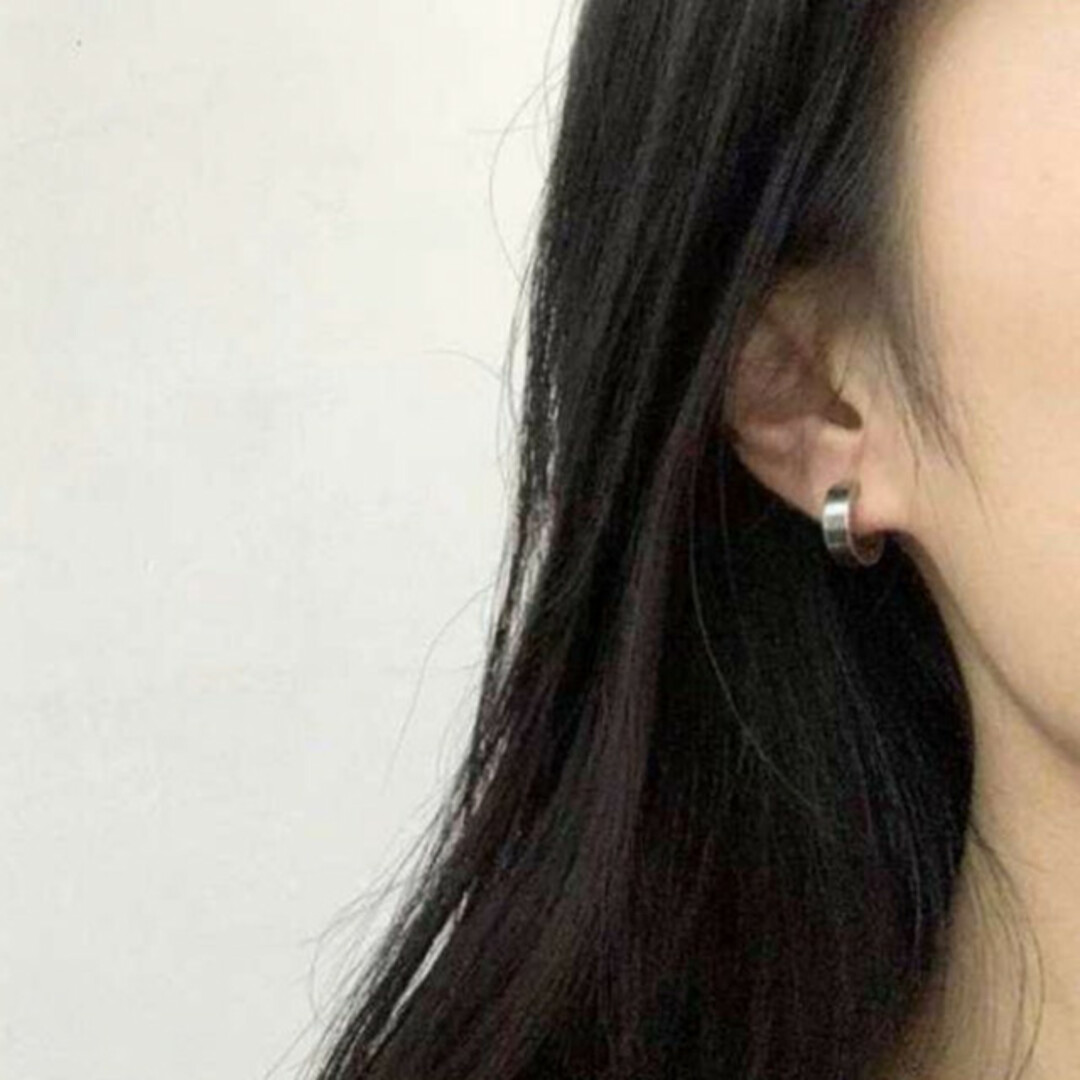 4個セット　イヤーカフ フェイクピアス　ピアス　ブラック　シルバー　男女兼用 メンズのアクセサリー(ピアス(両耳用))の商品写真