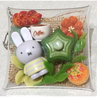 ミッフィー(miffy)のガチャ詰めミニポーチ miffyベーカリーカフェへ グリーン 1個(キャラクターグッズ)