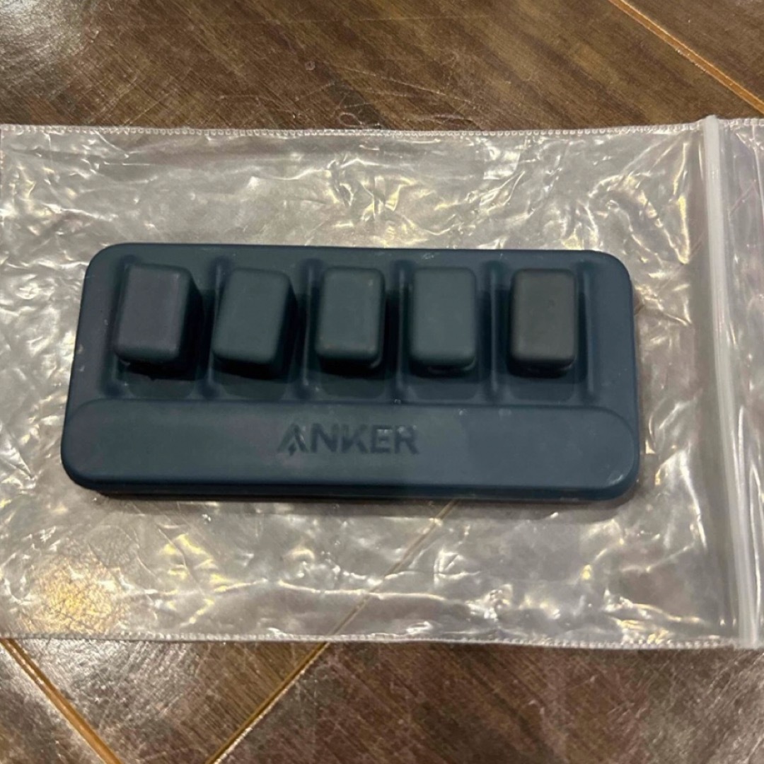 Anker(アンカー)のAnker ケーブルホルダー ネイビー スマホ/家電/カメラのPC/タブレット(その他)の商品写真