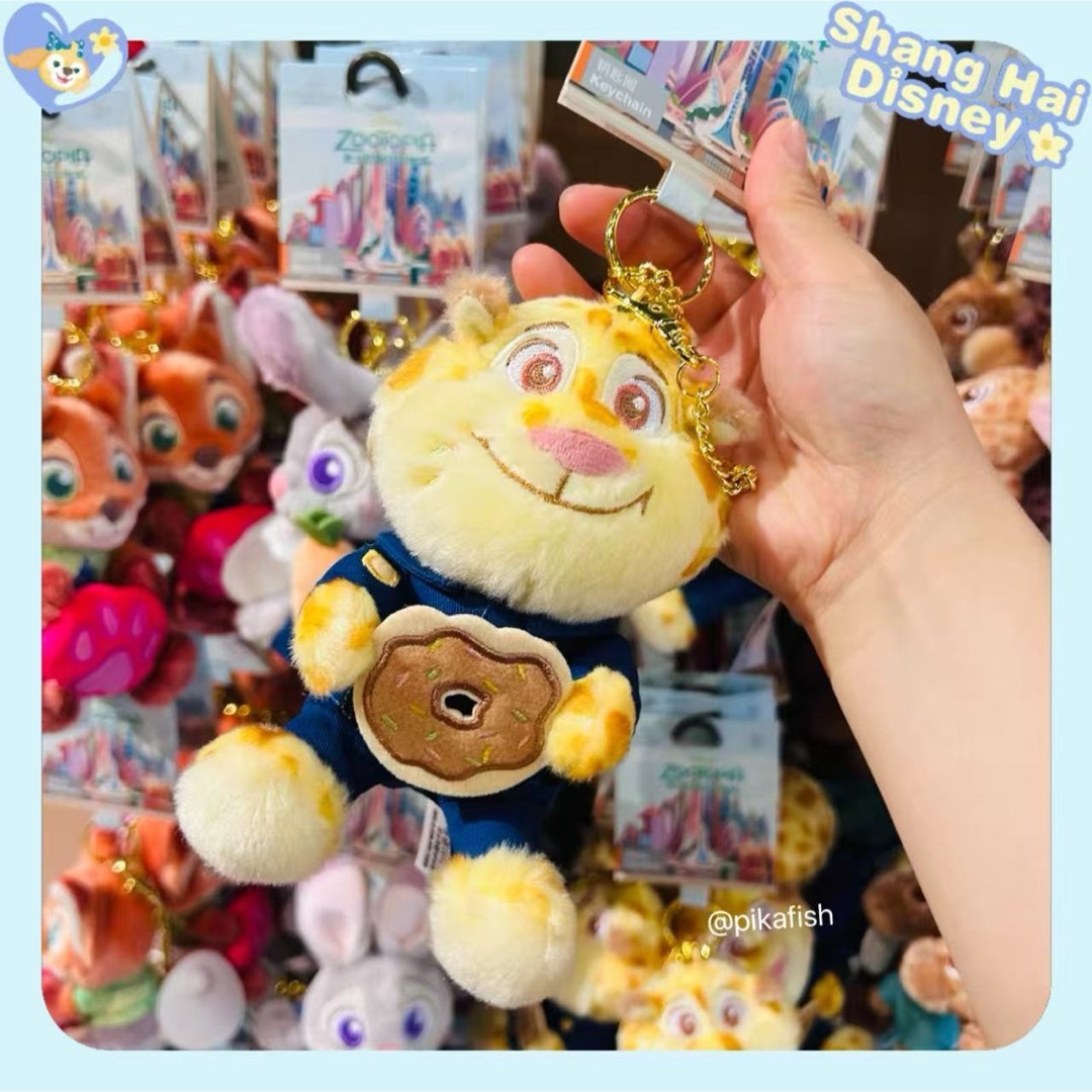Disney(ディズニー)の【☆正規品】クロウハウザー ズートピア ぬいぐるみキーチェーン 上海ディズニー エンタメ/ホビーのおもちゃ/ぬいぐるみ(キャラクターグッズ)の商品写真