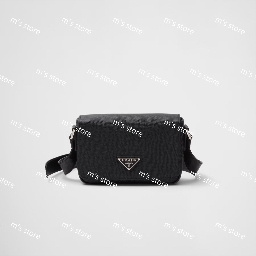 PRADA(プラダ)の新品 定価以下 PRADA プラダ サフィアーノレザー ショルダーバッグ メンズのバッグ(ショルダーバッグ)の商品写真
