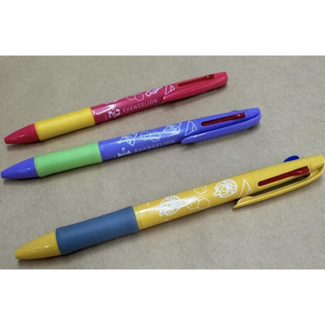 DAISO(ダイソー)のダイソー エヴァンゲリオン 3色ボールペン 全種 3本セット 新品未開封品 インテリア/住まい/日用品の文房具(ペン/マーカー)の商品写真