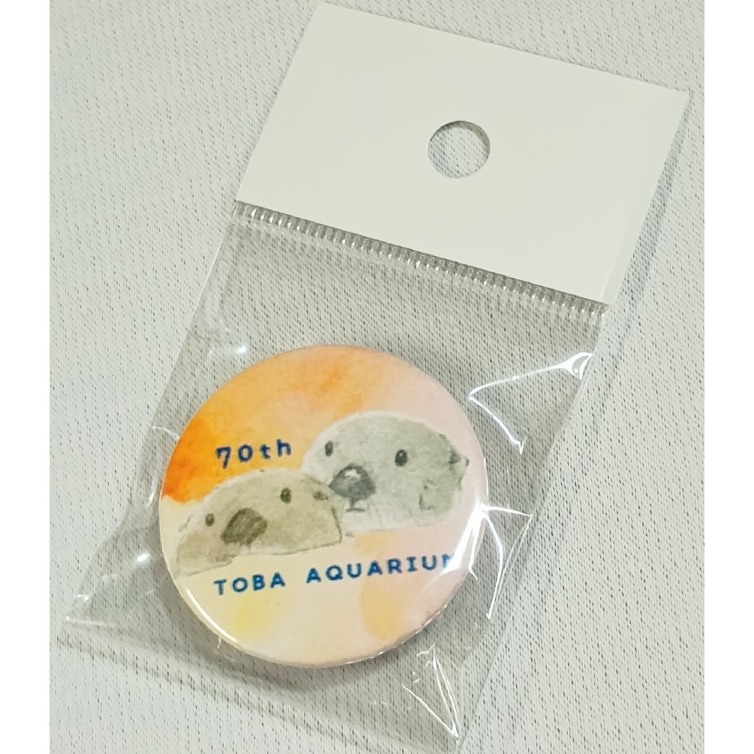 新品 鳥羽水族館 70周年 メイキラ 缶バッチ 送料無料! エンタメ/ホビーのおもちゃ/ぬいぐるみ(キャラクターグッズ)の商品写真
