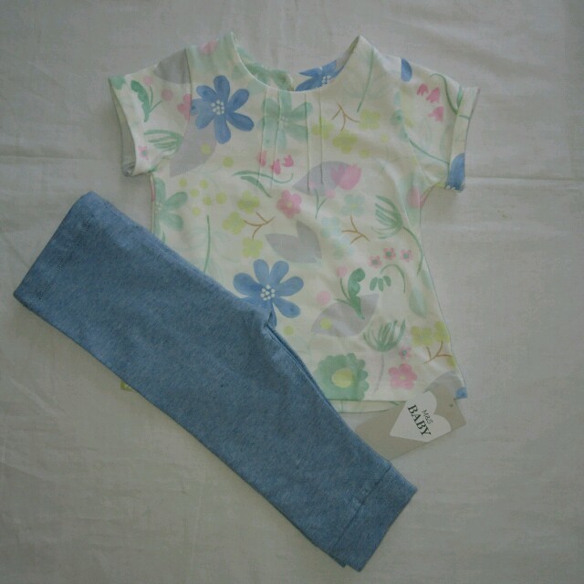 babyGAP(ベビーギャップ)の【日本未入荷】マークス&スペンサー♡トップス レギンス セット キッズ/ベビー/マタニティのベビー服(~85cm)(Ｔシャツ)の商品写真