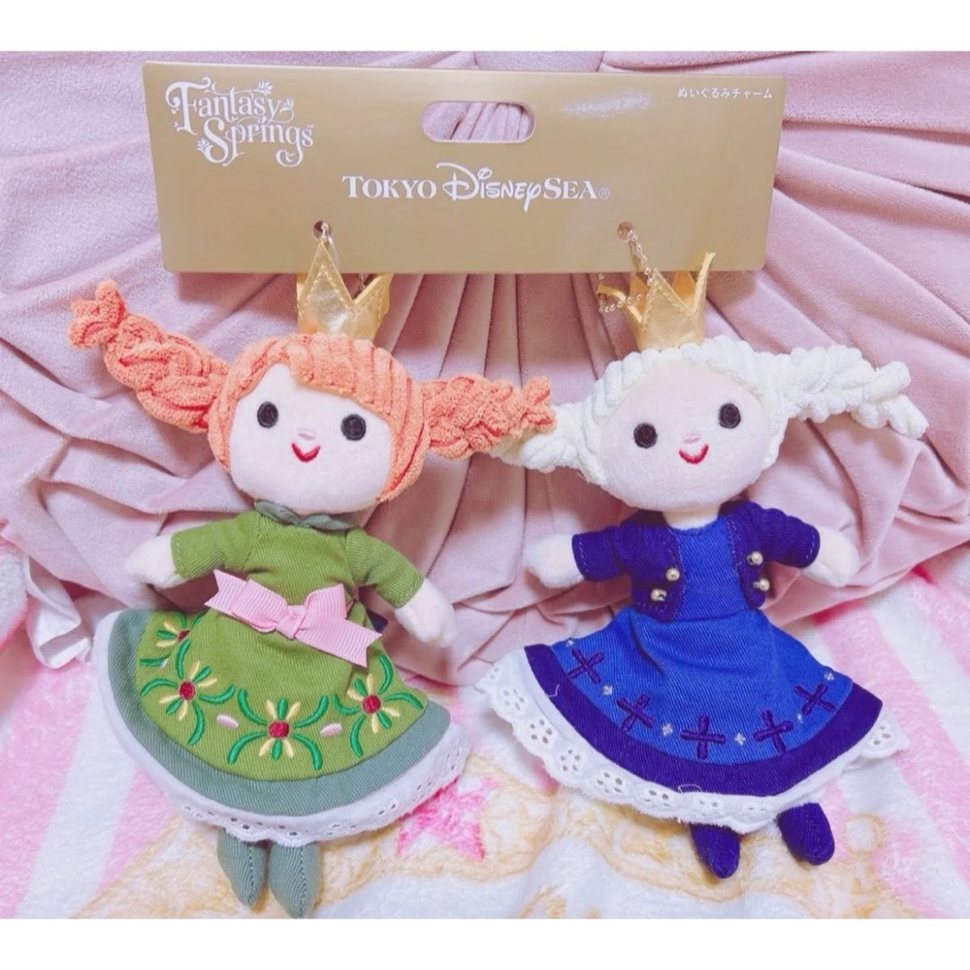 Disney(ディズニー)のファンタジースプリングス アナ エルサ アナ雪 ぬいぐるみチャーム エンタメ/ホビーのおもちゃ/ぬいぐるみ(キャラクターグッズ)の商品写真