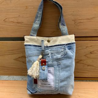 ハンドメイド　デニムリメイク　内布がカワイイ♡おでかけバッグ　タッセル付(バッグ)