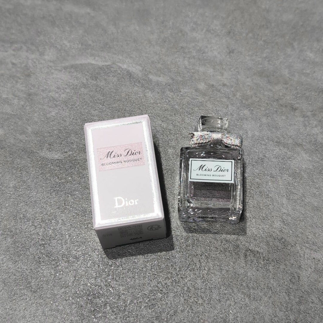Christian Dior(クリスチャンディオール)のミス ディオールブルーミングブーケ オードゥ トワレ 5ml ノベルティ コスメ/美容の香水(香水(女性用))の商品写真