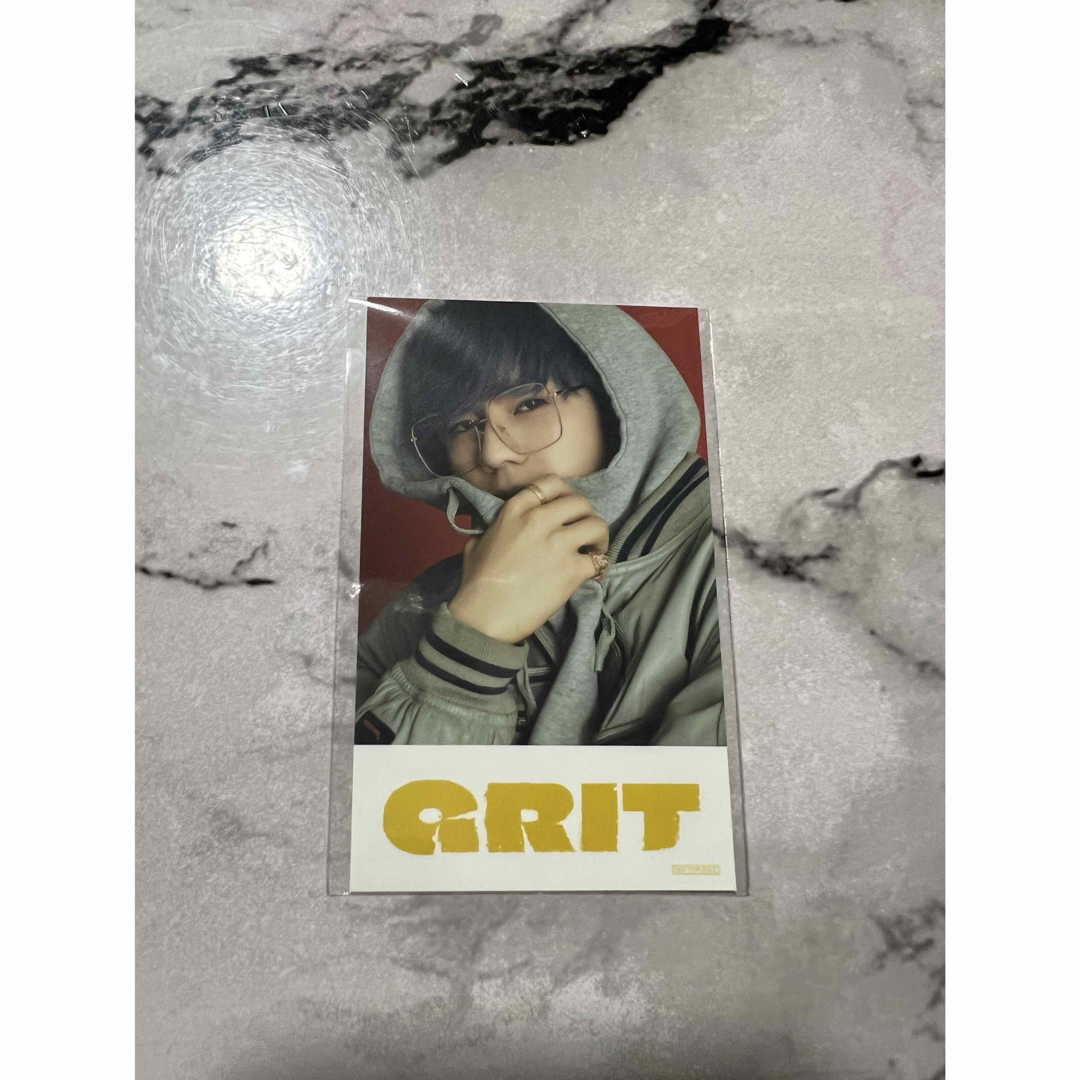 BE:FIRST(ビーファースト)のMANATO GRIT スマホサイズステッカー エンタメ/ホビーのタレントグッズ(ミュージシャン)の商品写真