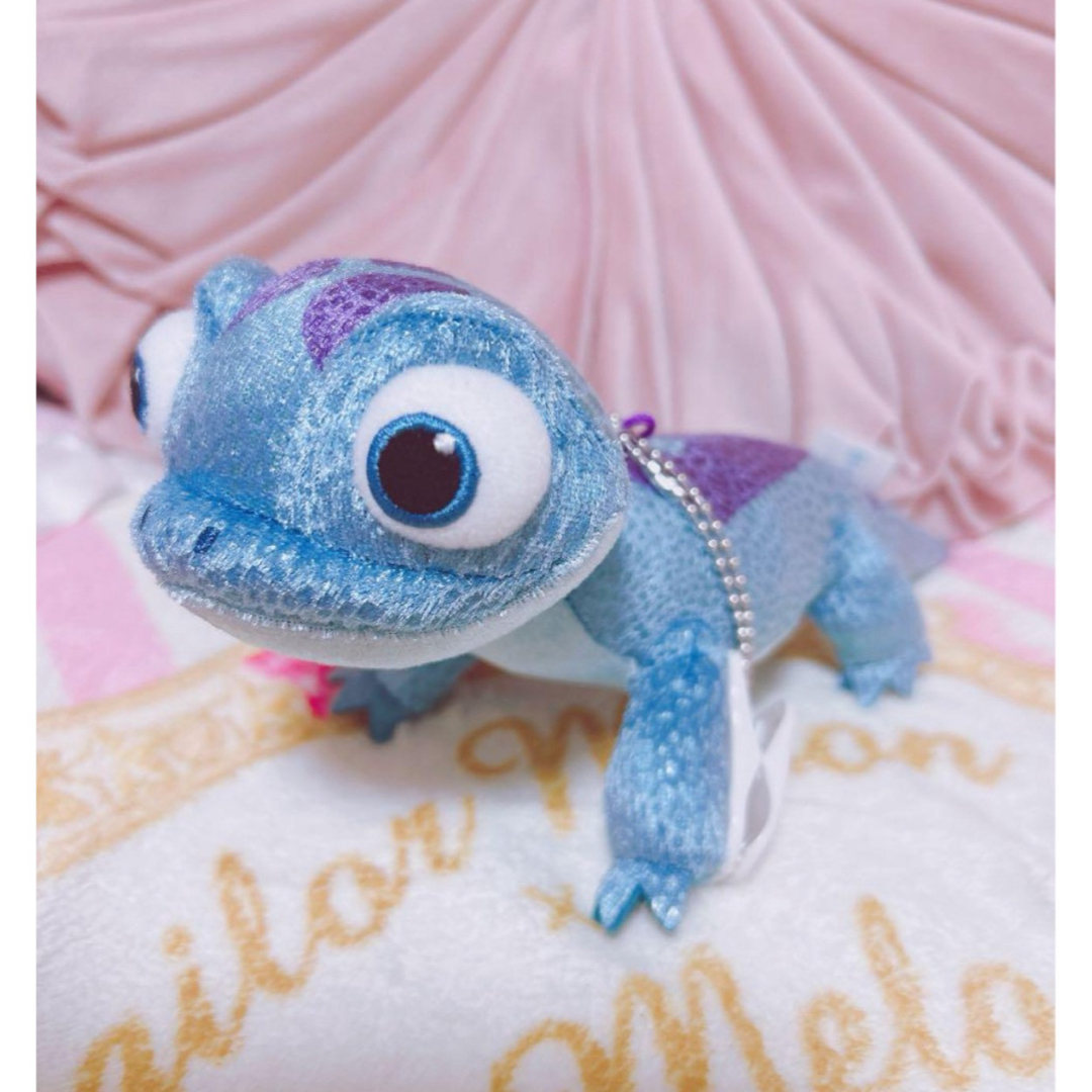 Disney(ディズニー)のアナ雪 肩のせ ぬいぐるみ サラマンダー 肩のせぬいぐるみ ディズニー エンタメ/ホビーのおもちゃ/ぬいぐるみ(キャラクターグッズ)の商品写真