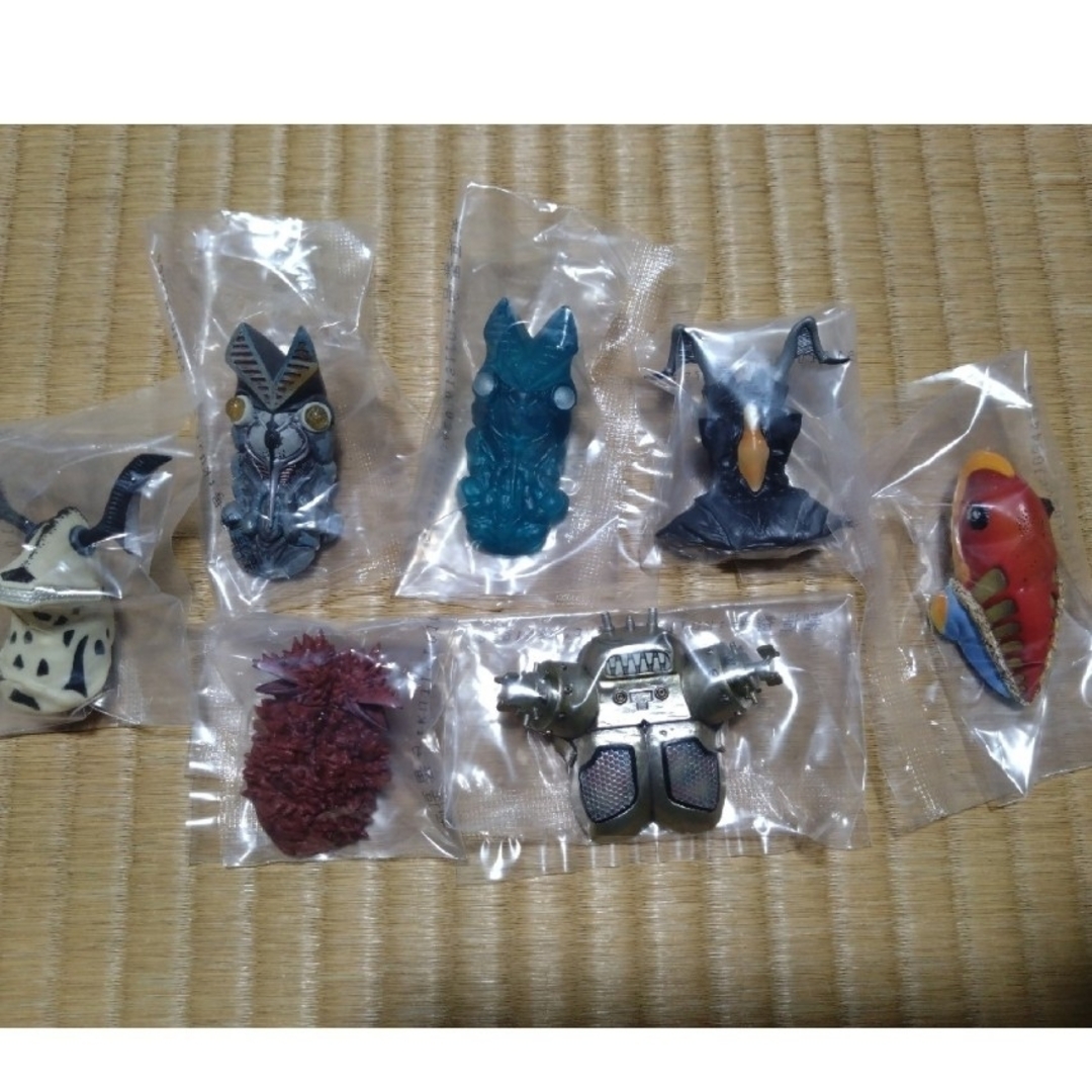 一番くじ ウルトラマンシリーズ 怪獣超大全 F賞 怪獣頭鑑 コンプリートセット エンタメ/ホビーのフィギュア(特撮)の商品写真