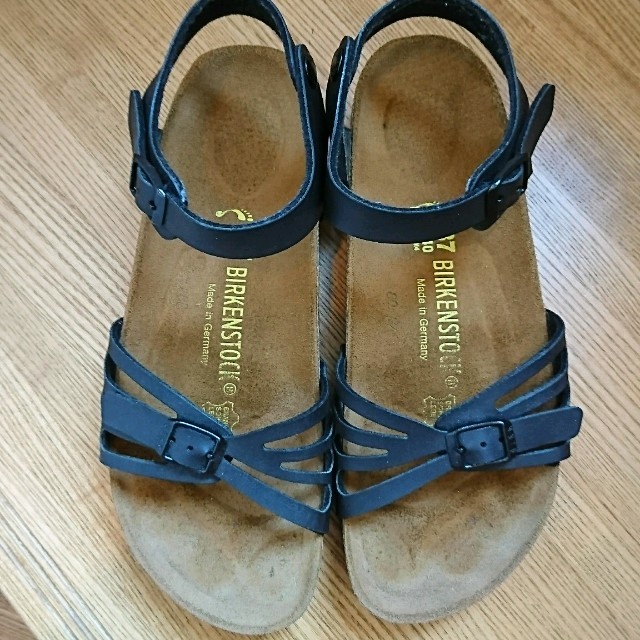 BIRKENSTOCK(ビルケンシュトック)のほぼ未使用 美品人気のバリ ３７(２４センチ) レディースの靴/シューズ(サンダル)の商品写真