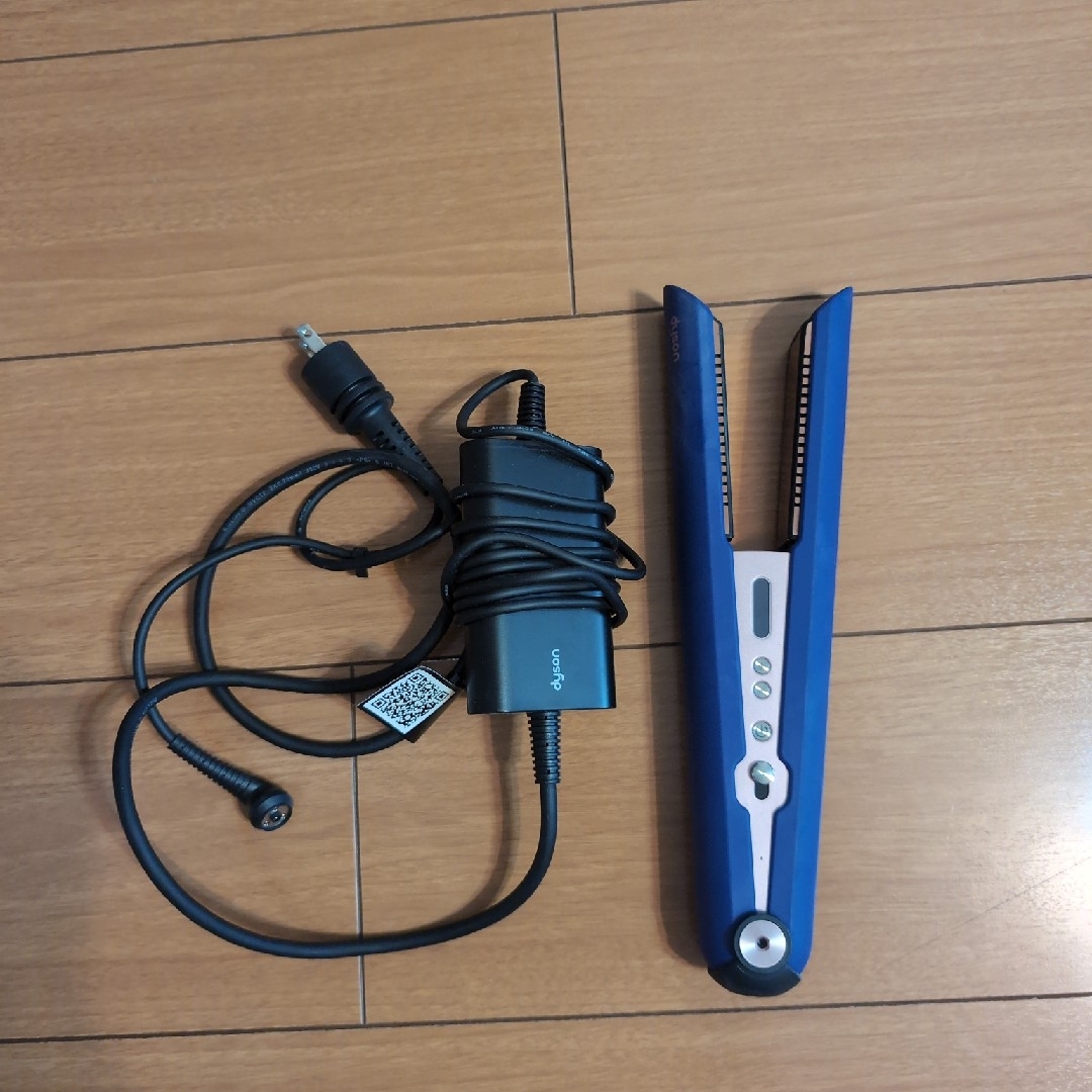 Dyson(ダイソン)のダイソンアイロン スマホ/家電/カメラの美容/健康(ヘアアイロン)の商品写真
