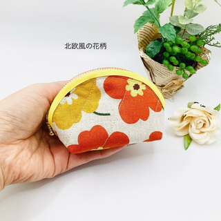 ミニポーチ⭐︎北欧風の花柄＆ハート（オレンジ）小銭入れ　イヤフォンケース(ポーチ)
