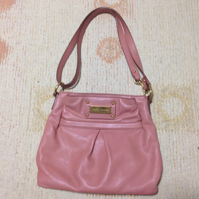 MARC JACOBS - サーモンピンクのショルダーバッグ