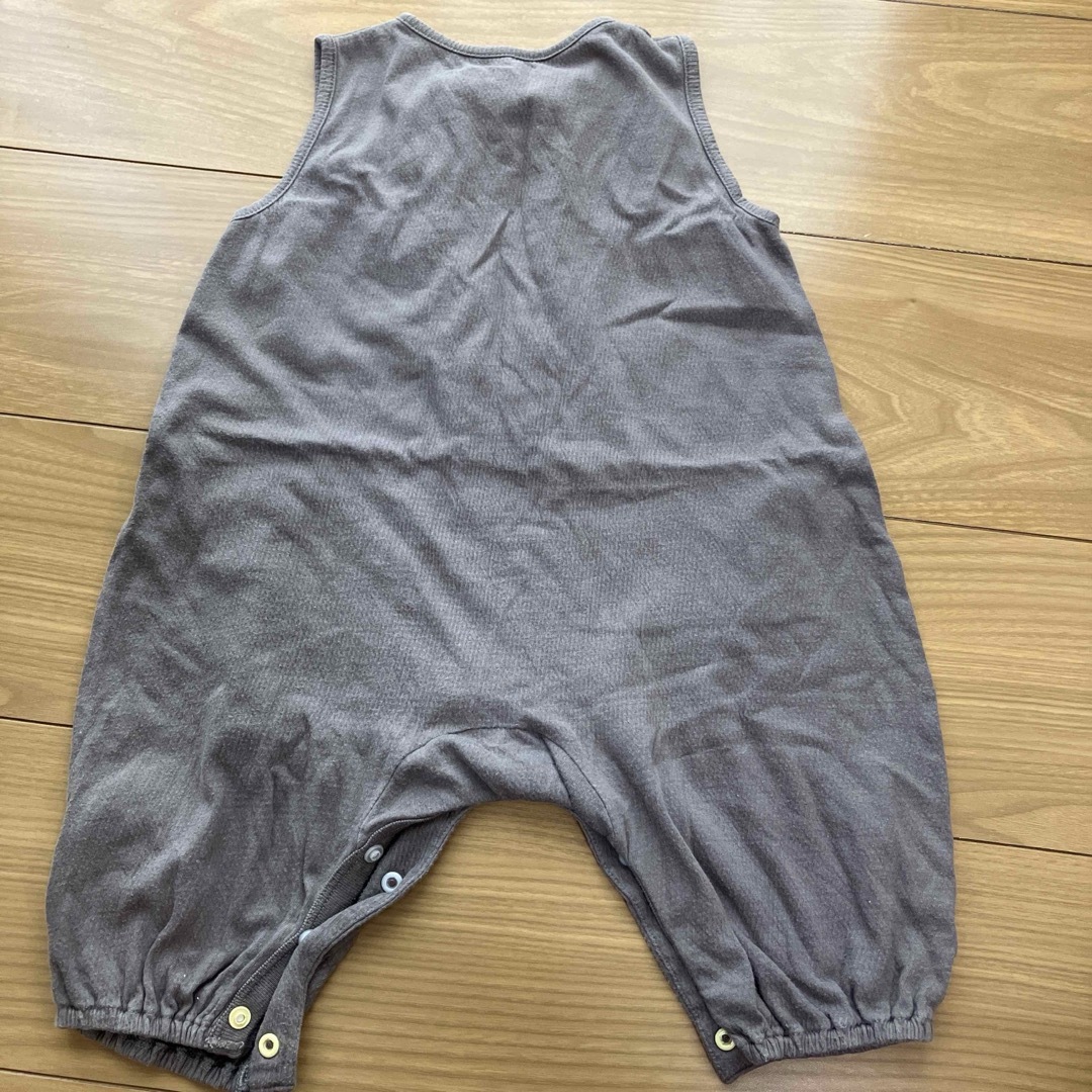 UNIQLO(ユニクロ)の【UNIQLO】 ノースリーブ フロントボタンカバーオール 80cm キッズ/ベビー/マタニティのベビー服(~85cm)(カバーオール)の商品写真