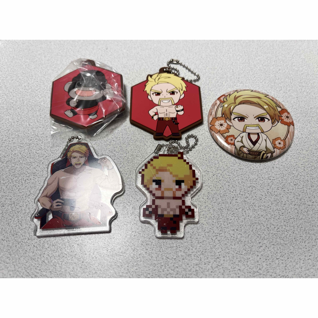 ドズル 缶バッチ キーホルダー エンタメ/ホビーのおもちゃ/ぬいぐるみ(キャラクターグッズ)の商品写真