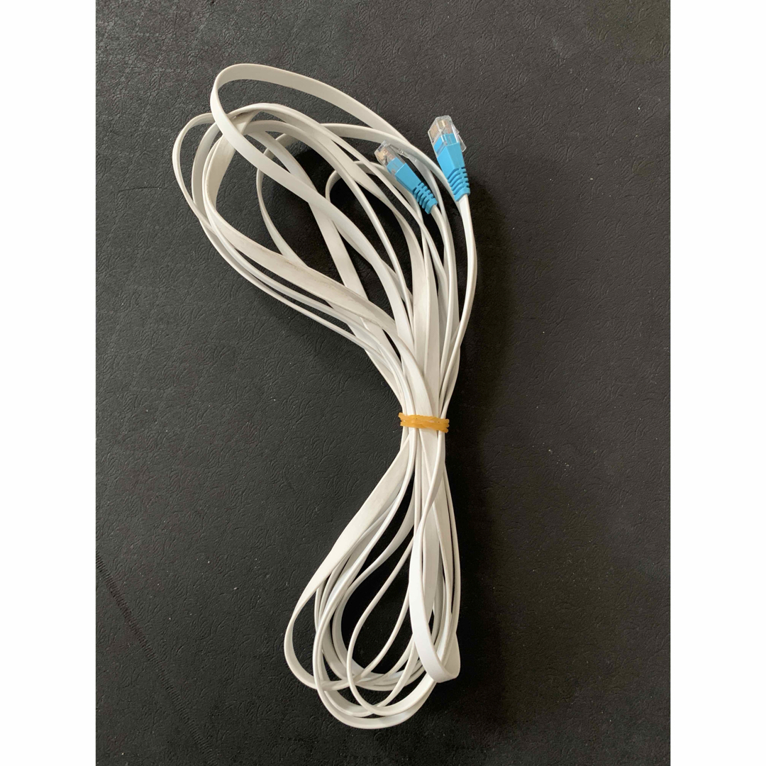 【中古】ソフトバンク光 同梱LANケーブル フラットタイプ 約5m 白 スマホ/家電/カメラのPC/タブレット(PC周辺機器)の商品写真