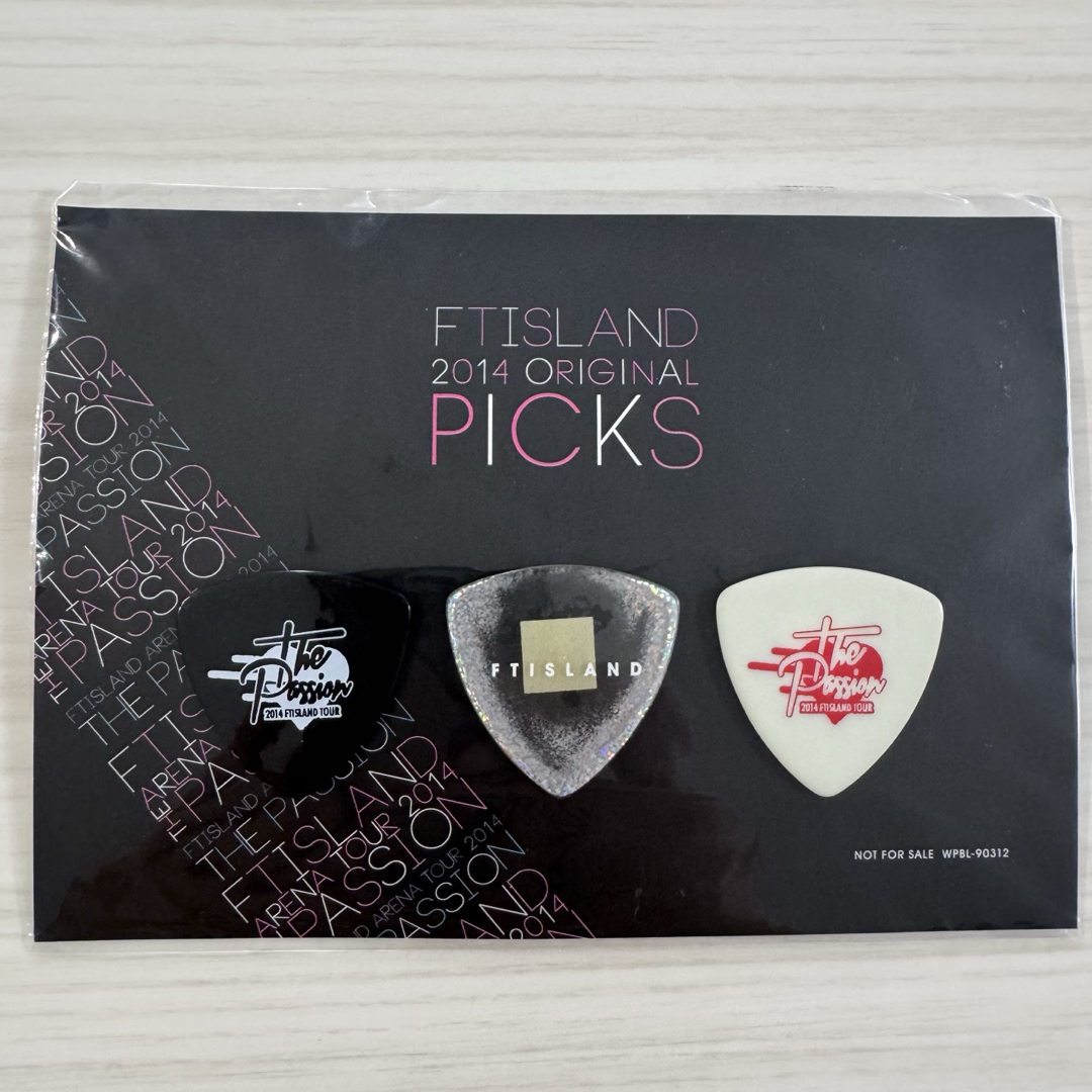 FTISLAND(エフティーアイランド)のFTISLAND 2014 ORIGINAL PICKS 3枚セット エンタメ/ホビーのタレントグッズ(ミュージシャン)の商品写真