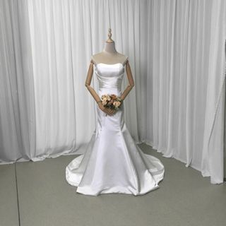 送料無料！ウェディングドレス アイボリー マーメイドライン 光沢サテン結婚式(ウェディングドレス)