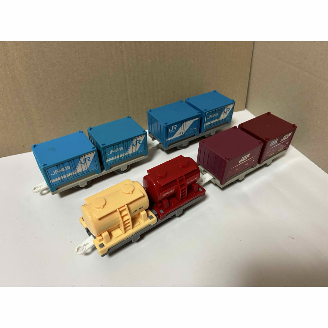 Takara Tomy(タカラトミー)の【プラレール】コンテナ貨車 4両 貨物列車 エンタメ/ホビーのおもちゃ/ぬいぐるみ(鉄道模型)の商品写真