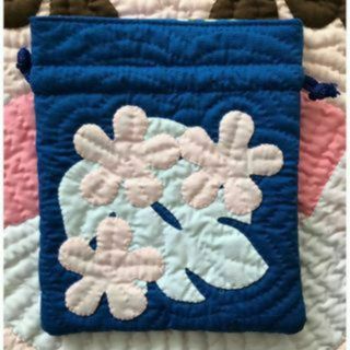 ＜正規品＞巾着ポーチ♡モンステラ/プルメリア♡ロイヤルブルー♡ハワイアンキルト(ポーチ)