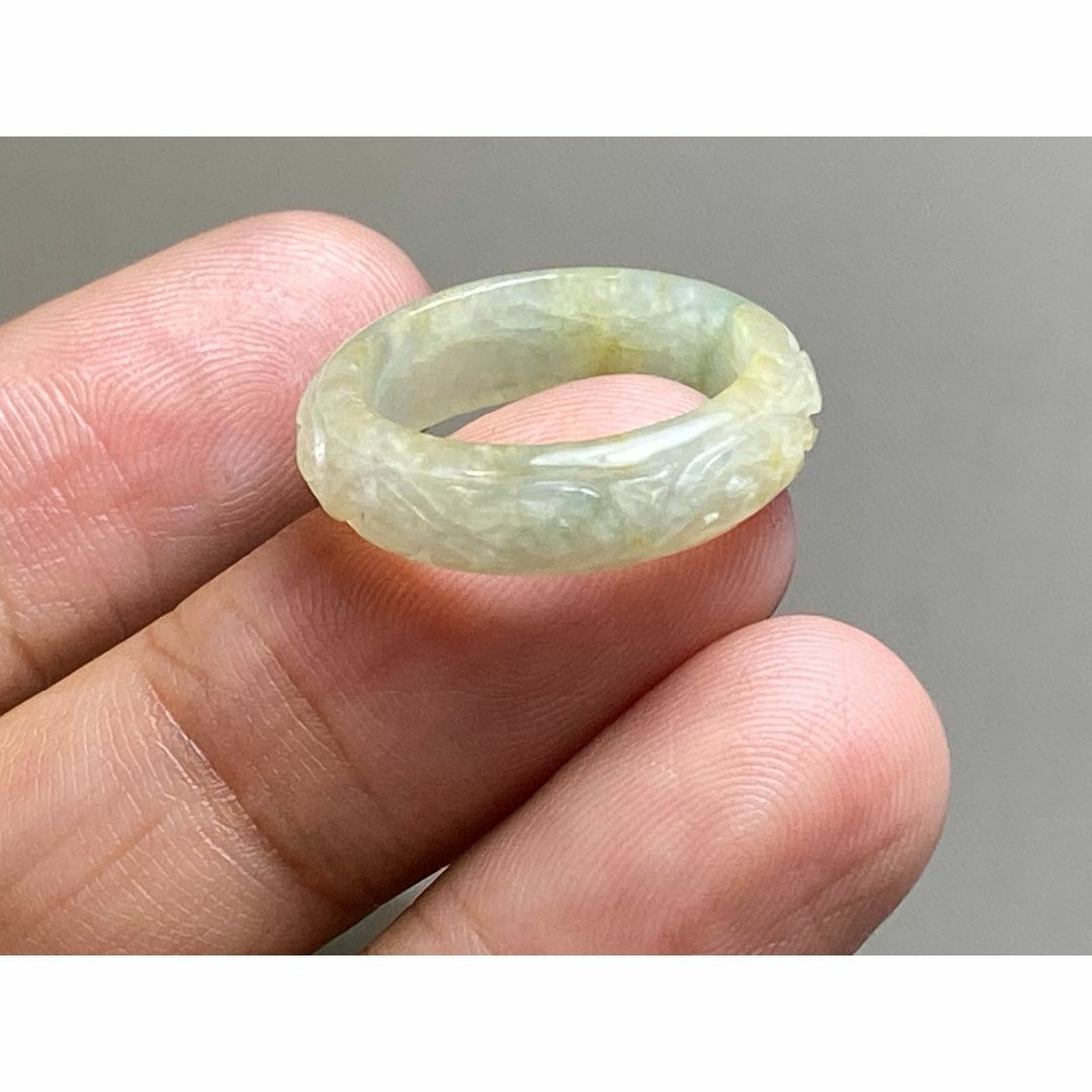 L11-211氷種彫花藤草薄黄色10.5号ミャンマー産A貨本翡翠くりぬき