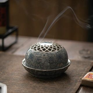【在庫セール】陶器 仏具 お香立て おしゃれ 渦巻き 線香 コーン型 青花盤香炉(その他)